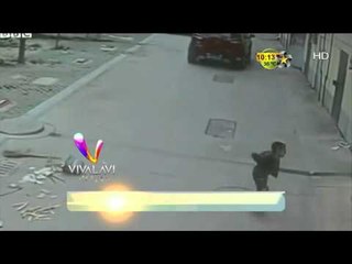 En la Web (se salva de ser atropellado)