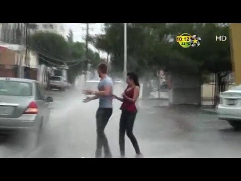 Alex Kent y Su Cita Mojada