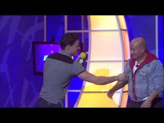 Gil Garza le arranca la ropa a Miguel Díaz