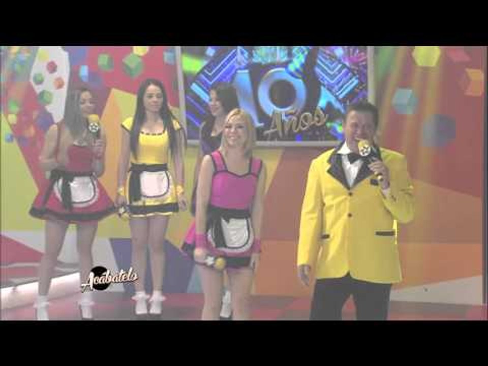 Modelan sus vestidos