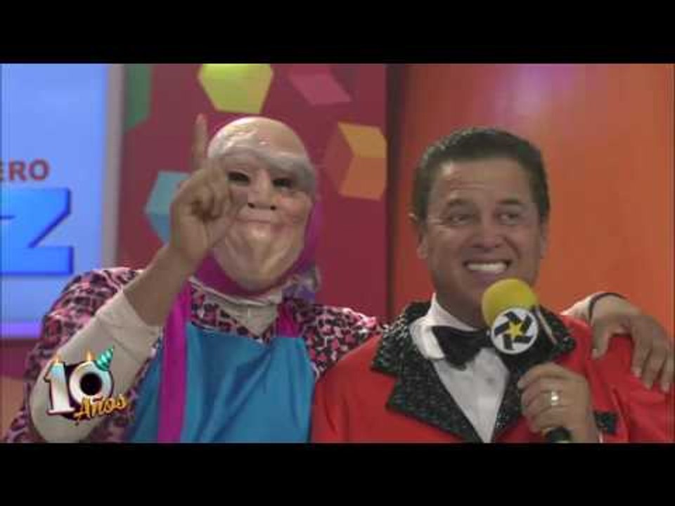 Doña Marimba llega a la cafetería