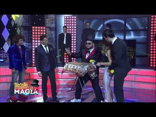 Hace magia a pesar que perdió un brazo