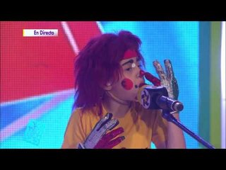 Sorprende con su música