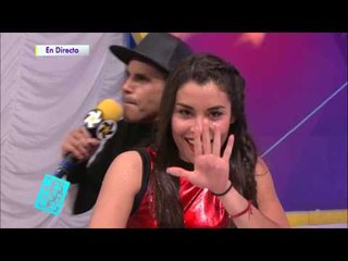 ¡Se avientan vasos con agua!