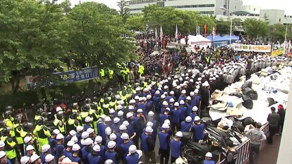 현대중공업 주주총회장 점거사태...갈등 최고조 / YTN