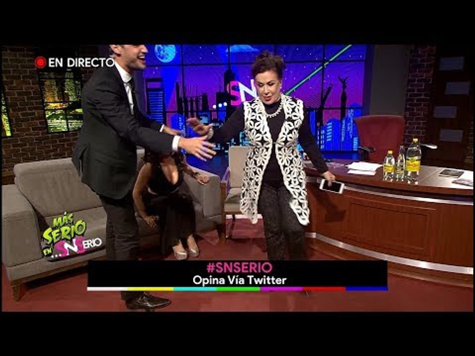 Laura Zapata abandona entrevista en vivo | SNSerio