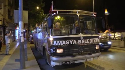 Belediye bandosu sigaranın zararlarını sahurda manilerle anlattı