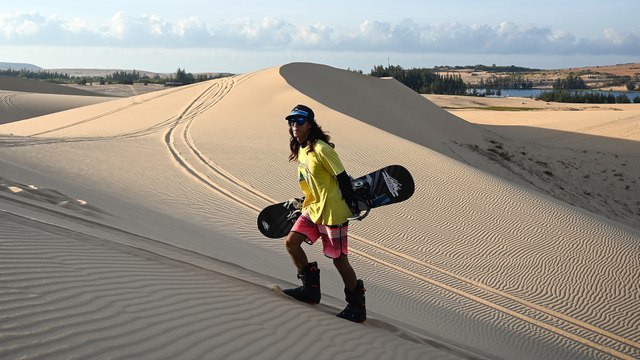 Vietnam athlete carves into sand dunes to realise snowboarding dreams