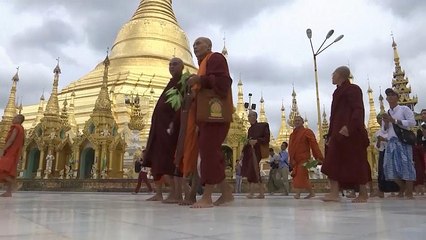 شاهد: مسيرة للرهبان ضد توقيف داعية مناهض للمسلمين في ميانمار