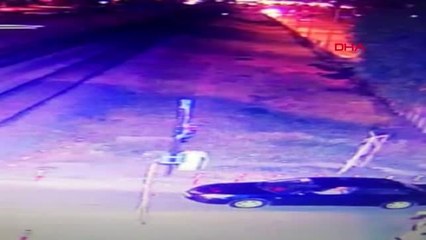 ADANA CENGİZHAN'A TRENİN ÇARPMA ANI GÜVENLİK KAMERASINA YANSIDI