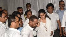 Kajol looks very sad at Veeru Devgan's prayer meet; Watch video | FilmiBeat