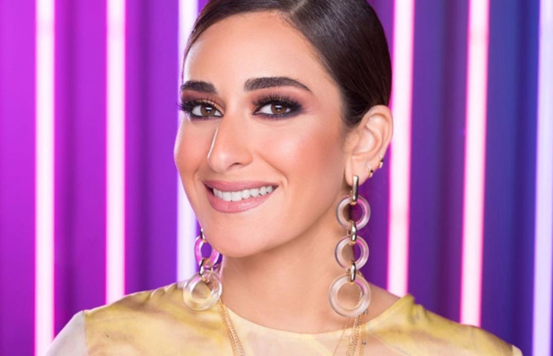 شاهدوا صدمة أمينة خليل لحظة سكب القهوة على ملاب...