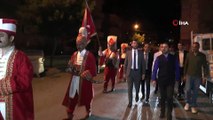 mehter takımı ile halkı sahura kaldırdı