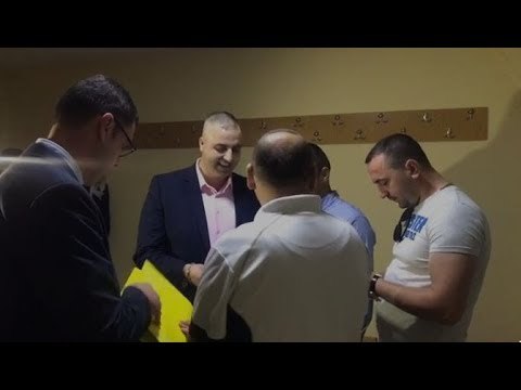 RTV Ora - PD-LSI në Shkodër me listë të komisionerëve në dorë në KZAZ, por e gjejnë bosh