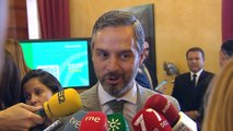Bravo entrega Presupuestos en Parlamento Andalucía