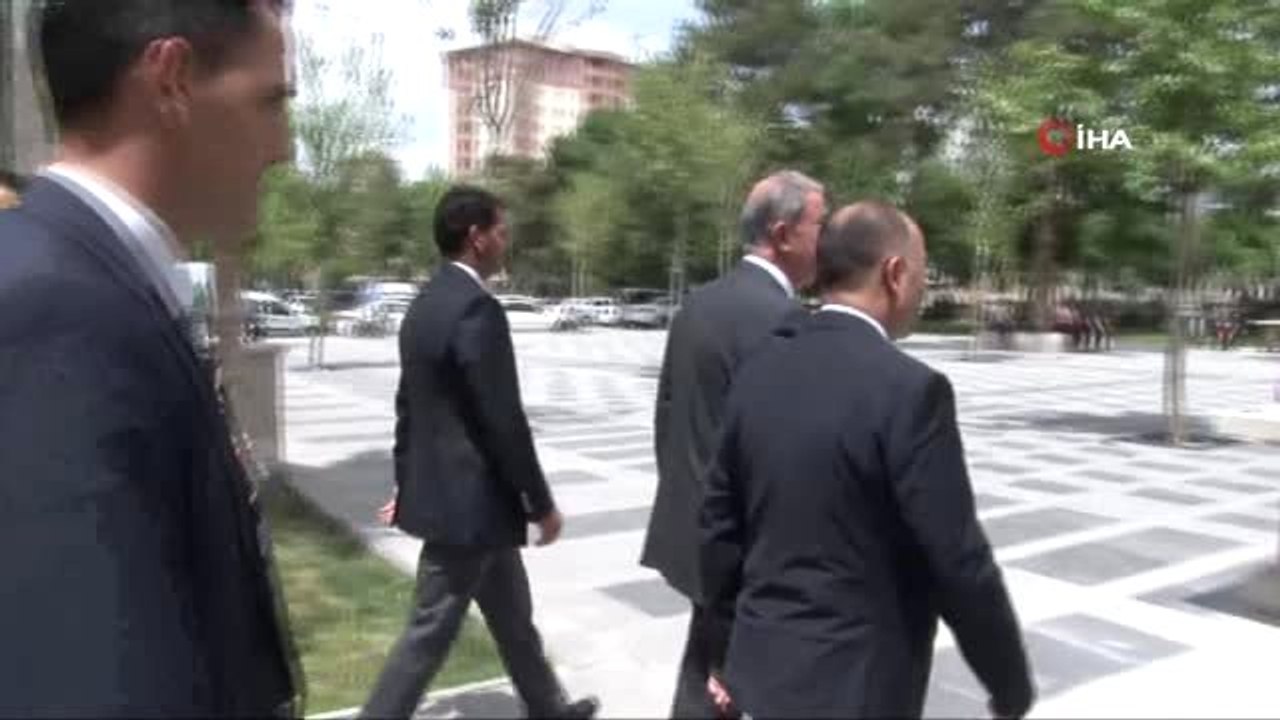 Milli Savunma Bakanı Akar, Orgeneral Hulusi Akar Camii'nde Cuma namazı kıldı