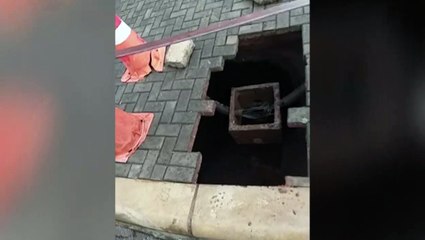 Cratera com mais de dois metros se abre na Avenida Brasil