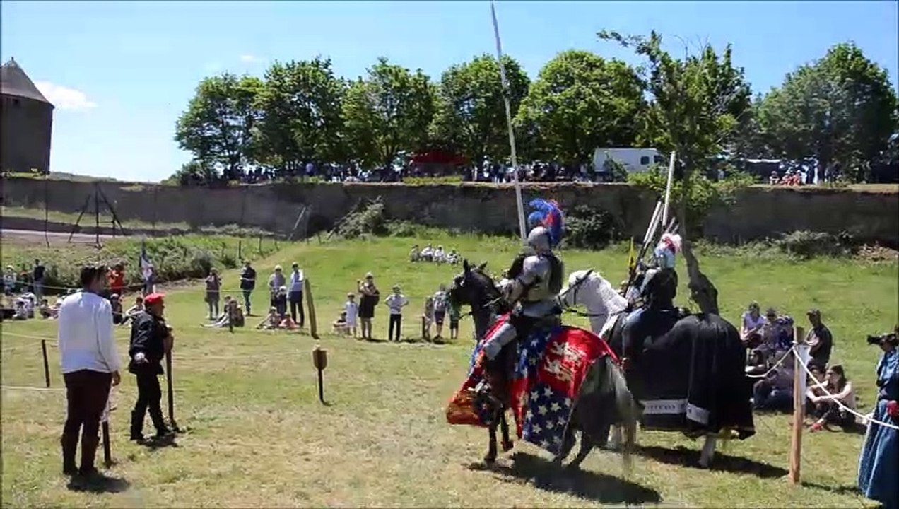 Des combats de chevaliers à la forteresse de Berzé-le-Châtel