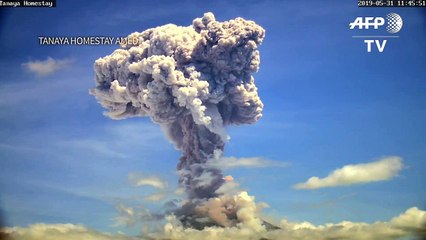 下载视频: Vulcão de Bali cospe cinzas em nova erupção