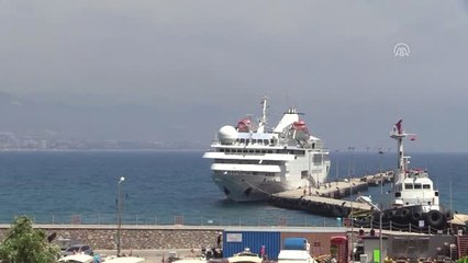 Kruvaziyer yolcularına "mehterli" karşılama