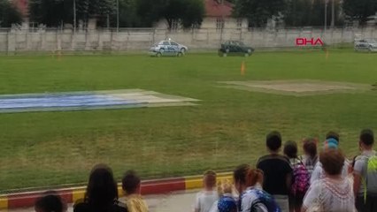 DHA DIŞ - Bulgaristan'da polisin çocuklara gösterisinde atılan patlayıcı 3 çocuğu yaraladı