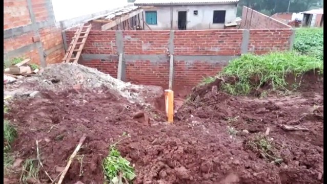 Galeria se rompe e água gera transtorno no Florais do Paraná