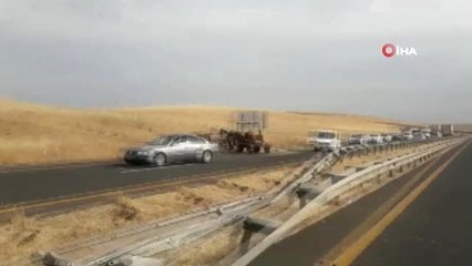 Traktöre çarpan tır devrildi: 2 yaralı