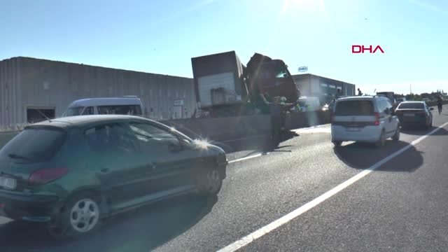 TEKİRDAĞ Kaza yapan TIR'a çarpan otomobilde 3 kişi yaralandı