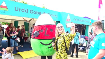 Jess Davies Explores Eisteddfod yr Urdd!