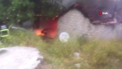 Hatay'da bir ev alev alev yandı