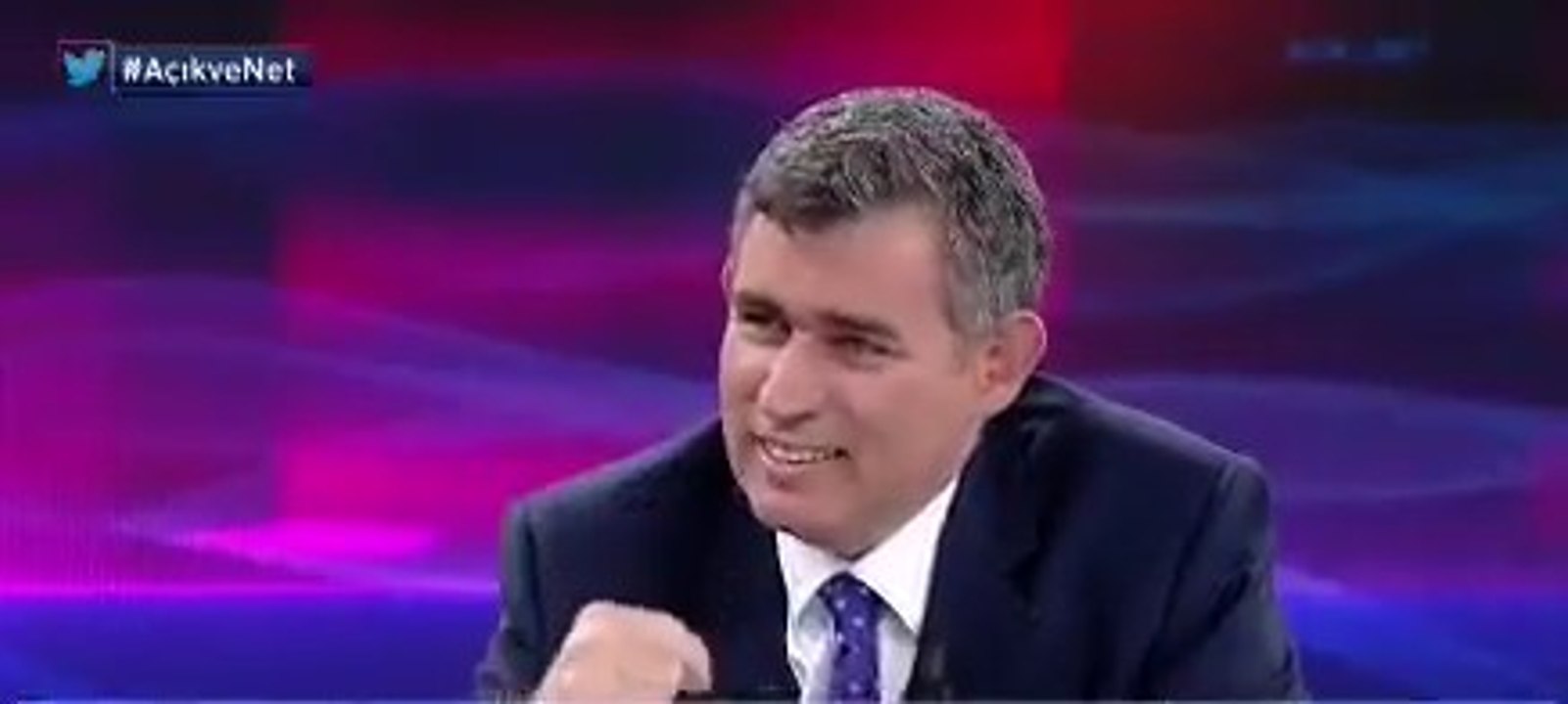 Tartışılan alkış hakkında konuştu