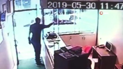 Kuyumcuyu namazda gören hırsız 20 çift altın küpeyi böyle çaldı