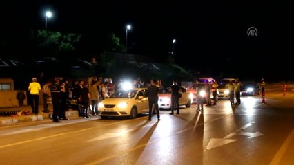 Sürücü ve yolculara bağ yaprağı ve sirke ikramı