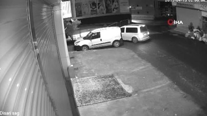 İş yerine örümcek adam gibi tırmanan hırsızlar kamerada
