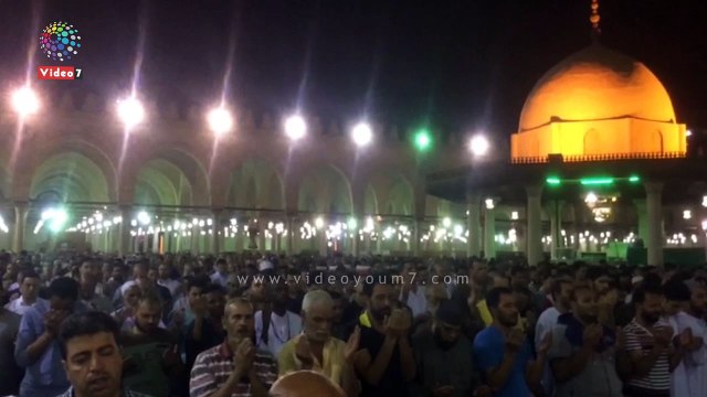 ليلة القدر.. دموع المصلين تفيض بمسجد عمرو بن العاص