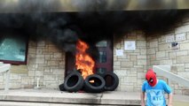 Encapuchados queman portón de embajada de EEUU en Honduras durante protestas