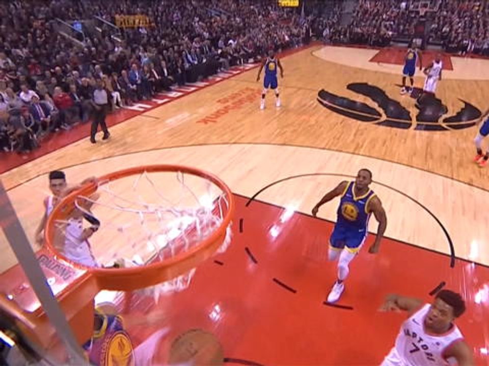 Klay Thompson with one-handed dunk