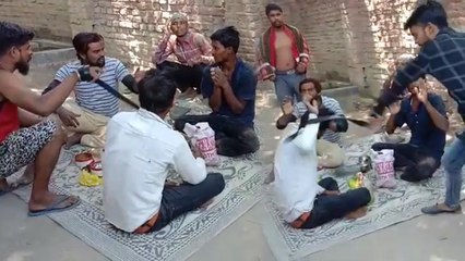 देव स्थल पर मीट खाने पर पिटाई, वीडियो वायरल होने के बाद मुकदमा दर्ज