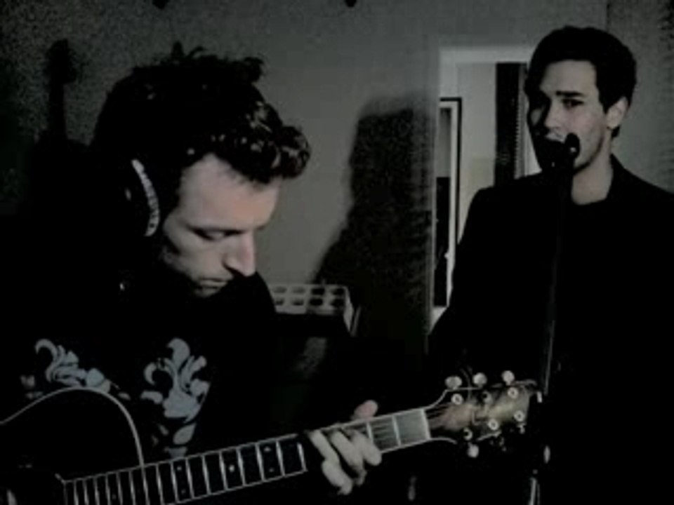 Falling Away With You  - Muse reprise acoustique