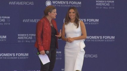 Eva Longoria anima a las mujeres a que se sobrepongan a la historia