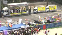 서울광장 '성 소수자' 축제...종교단체 맞불 집회 / YTN