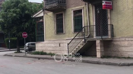 RTV Ora - Tërmeti 'shkund' Korçën, hedh tullat e pallatit të tokë