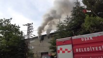 Uşak'ta fabrika yangını: Yangına müdahale eden 1 itfaiye eri düşerek yaralandı