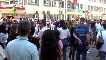 İZMİR Öğrenciler sınıfta, veliler bahçede heyecanlandı