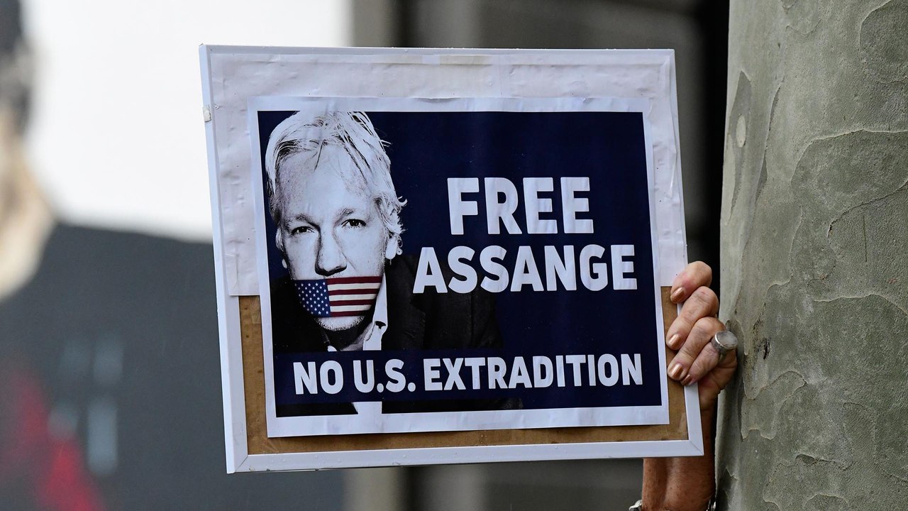 Julian Assange: Journalist, publisher, info warrior ... spy? | The Listening Post (Full)