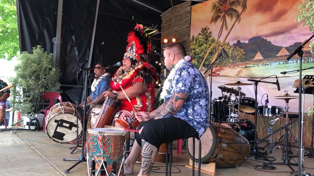 Chants, danses et musique à la foire-expo