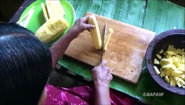 Santé Alimentaire du Village Cuisson de l'Ananas au curry dans mon Village par ma Maman