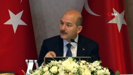 Bakan Soylu, Başakşehir'de muhtarlarla bir araya geldi