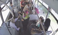Otobüste kavga: Yolcular yumruk yumruğa birbirine girdi