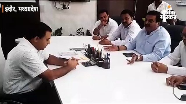 कटौती को लेकर बिजली कंपनी पहुंचे कांग्रेसी, पूछा कांग्रेस सरकार आते ही आखिर क्यों हो रही बत्ती गुल